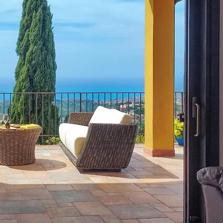 4 Bedroom Gorgeous In Hébergement de vacances Sciacca